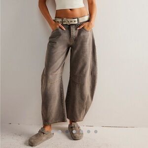 Free people Barrel Jeans 
Color: archive grey 
Size:30
NWT. never worn